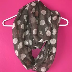 CLAIRE’S Grey Polka Dotted Infinity Scarf